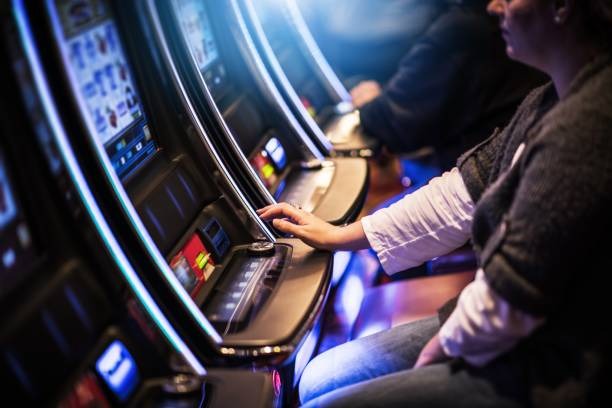 Live dealer studio showing Infinite Blackjack table on martabak slot